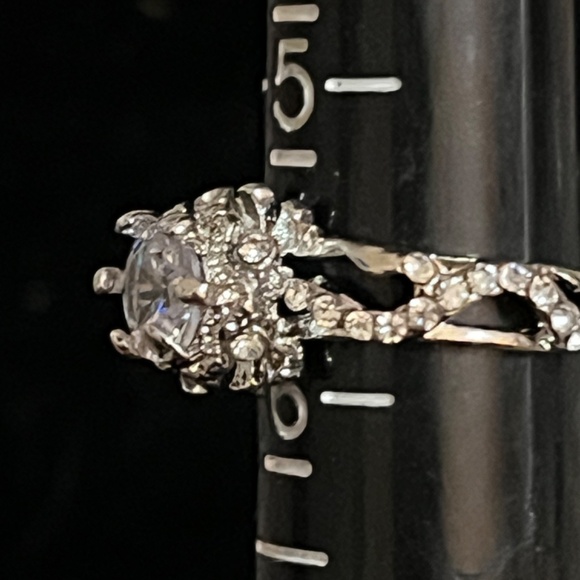 Vintage Sterling Silver and Cubic Zirconia Ring - Size 5.5 - Intricate Filigree - Picture 3 of 7